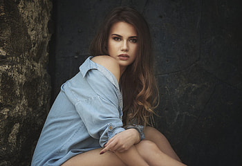 Jeans, blue shirt, beautiful woman, brunette HD wallpaper