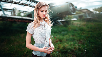 Blonde Girl Flower In Hand , blonde, girls, model HD wallpaper
