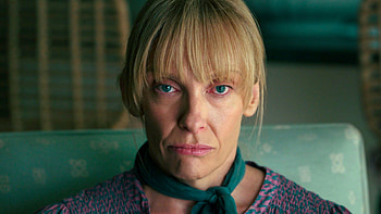 Toni Collette, Pieces of Her review, Netflix thriller series, Intriguing plot HD wallpaper