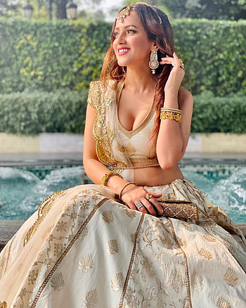 Himani, facial expression, flash graphy HD phone wallpaper