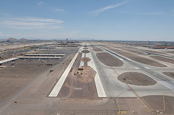 Sky Harbor International Airport, Taxiway reconstruction, Kiewit Corporation, Infrastructure project HD wallpaper