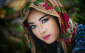 Beauty, model, blue eyes, girl, woman, green, red, face, scarf HD wallpaper