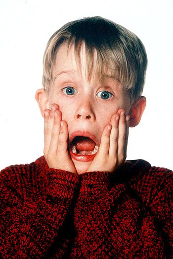 Chris Columbus, Christmas movies for kids, Family-friendly films HD phone wallpaper