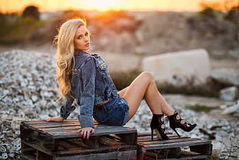 Lissy Katt Jean Jacket Sitting Outdoor, girls, model HD wallpaper