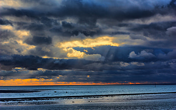 Beautiful Sky, rays, blue, colorful, sand, sunlight, colors, peaceful, beauty, beach, waves, ocean, sea, beautiful, stormy, view, clouds, nature, sky, lovely, splendor, storm HD wallpaper