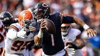 Chicago Bears, Justin Fields, Impressive quarterback, Promising future HD wallpaper