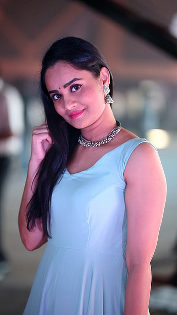 Usha karapathi, telugu actress, anchor, gorgeous HD phone wallpaper
