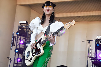 Japanese Breakfast, grief, wacky synths, writing prose HD wallpaper