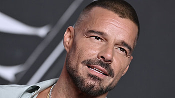Smooth Latin Pop Portrait — Quad, Ricky Martin HD wallpaper