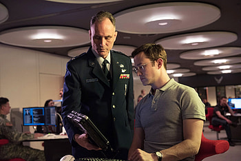 Snowden movie, Oliver Stone's film, Critical review, In-depth analysis HD wallpaper