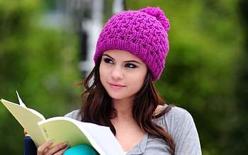 Selena Gomez Cute, selena-gomez, celebrities, music, girls, hat HD wallpaper