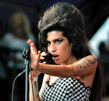 Performing, Amy Winehouse HD wallpaper