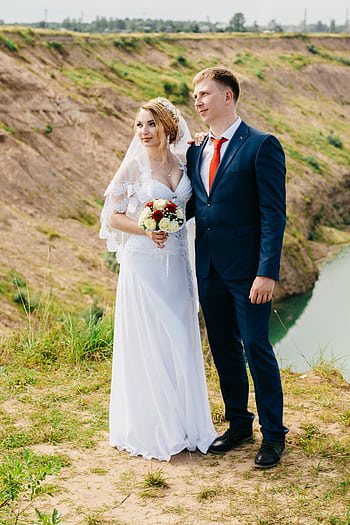 A couple enjoying their wedding day with a lakeside hoot. Bright and joyful moment outdoors. HD phone wallpaper