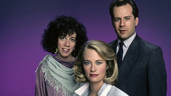 1985-1989 TV series, Moonlighting backdrop, Retro TV nostalgia, Classic TV show HD wallpaper