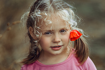 Little girl, blonde, girl, copil, little, pink, poppy, flower, red, face, child HD wallpaper