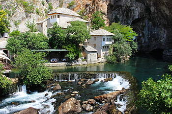 Cultural highlights, Captivating landmarks, Day trip options, Local cuisine HD wallpaper