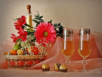 Still life, champagne, bouquet, beautiful, gift, nice, candies, cheers, pretty, red, glasses, flowers, gerbera, lovely, wine HD wallpaper