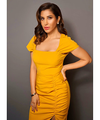 SOPHIE CHOUDRY, head, dress HD phone wallpaper