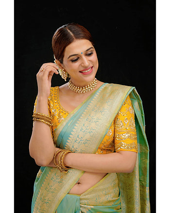 Shraddha Das, sari, performing arts HD phone wallpaper