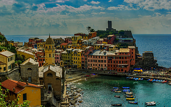 Vernazza, evening, sunset, summer, resort, Vernazza bay, Liguria, Mediterranean sea, Vernazza cityscape, Italy HD wallpaper