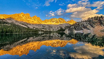 Sunset at Sawtooth National Forests Upper Cramer Lake, Stanley Idaho, clouds, colors, sky, mountains, water, reflections, usa HD wallpaper