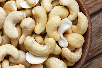 Cashew nuts and cramps, Alleviating discomfort, Cashew health benefits, Natural remedy HD wallpaper