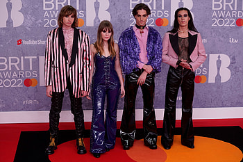Brit Awards 2022, Best looks, Red carpet HD wallpaper