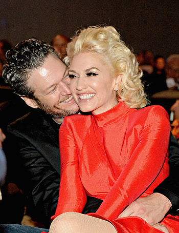 Blake Shelton, Gwen Stefani, Cozy party , Pre-Grammy glamour HD phone wallpaper