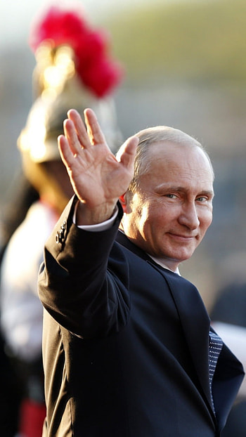 Iconic Waving Portrait — Russian-Toned , Celebrity HD phone wallpaper
