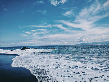 Sea Shore Under Blue Sky , sea, shore, sky, nature HD wallpaper