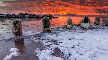 Sunset at the sea, sky, snow, winter, clouds, colors, harbor HD wallpaper