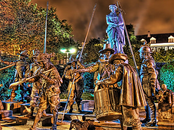 bronze statues of the dutch r, night, dog, men, sculpture, r, statues HD wallpaper