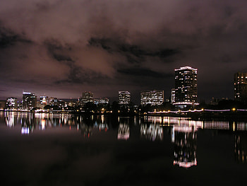 Lake Merritt at night, Oakland, Serene location, Tranquil atmosphere HD wallpaper