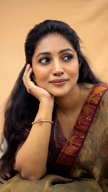 Bommu Lakshmi, telugu actress, saree beauty HD phone wallpaper