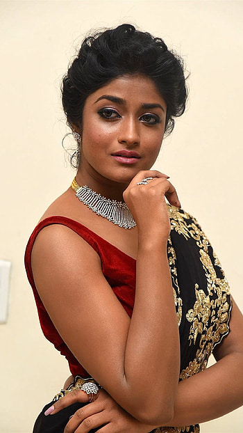 Dimple Hayathi, South Heroine HD phone wallpaper