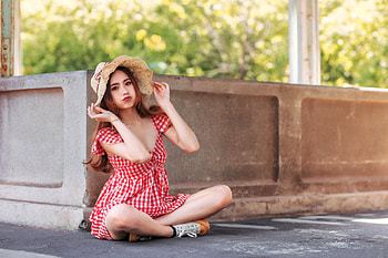 Brunette in Red & White checkered dress, model, dress, asian, brunette, hat HD wallpaper