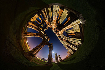 Moonset at Whitby Abbey, fyn, space, cool, moon HD wallpaper