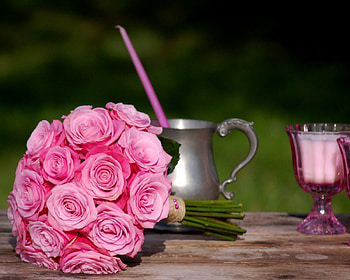 Romantic style, style, bouquet, roses, entertainment, arrangement, precious, pink, fashion, candle, love, romantic, forever HD wallpaper
