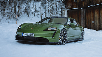 Porsche Taycan Turbo S Sport Turismo 2022 2 Cars HD wallpaper