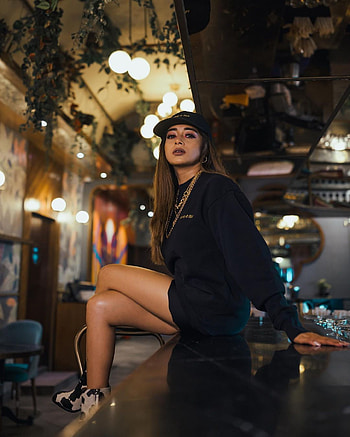 Tina Dutta, knee, street_fashion HD phone wallpaper