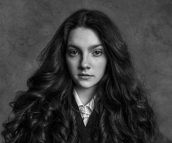 Emily Carey, actress, 2021, bw HD wallpaper