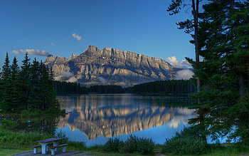 perfect spot for a picnic, picnic table, reflection, forest, lake, mountain HD wallpaper