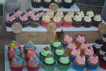 Luscious Cupcakes, fun, Brisbane, graphy, Australia, community, colors, fair, colours, eats and beat, stalls, yummy, council, , , logan, cooking, food, people, cupcakes, bake, hellandshilo, copyright , us, show, street, rainbow colours HD wallpaper