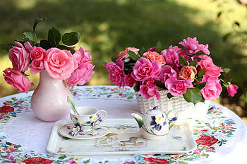 Flowers, Roses, Bouquets, Table, Vase, Basket, Service, Tea Drinking, Tea Party, Tablecloth HD wallpaper