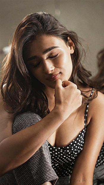 Shalini pandey, telugu actress, .. cleavage HD phone wallpaper