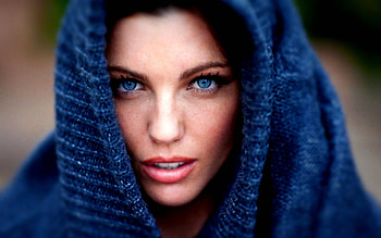 Louise Cliffe, Mesmerizing beauty, Stunning , Striking poses HD wallpaper