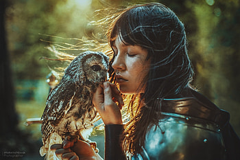 Girl with owl, bird, brunette, face, owl, pasari, bifnita, woman, model, girl, marketa novak HD wallpaper