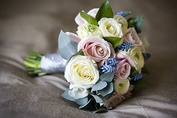 Wedding Bouquet, colorful, bouquet, pink roses, colors, beauty, rose, white roses, petals, sweet, white, roses, romance, beautiful, pin rose, pink, wedding, pretty, with love, white rose, nature, romantic, flowers, lovely, bride, for you HD wallpaper