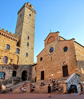San Gimignano Cathedral, Santa Maria Assunta, Tuscan churches, Architectural marvel HD phone wallpaper