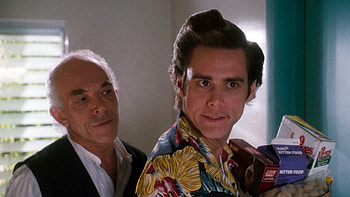 Jim Carrey, Ace Ventura, Crunchy cat treats, Memorable prop HD wallpaper